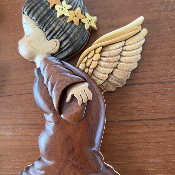 Hawaii crafted handmade wood art kissing angels - Picture 11 of 16